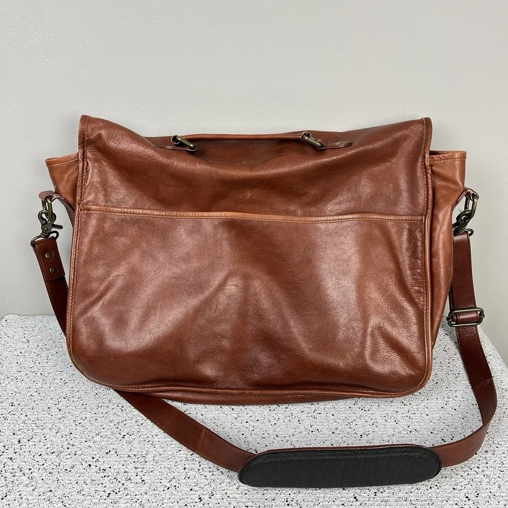 Red Envelope Leather Excursion Messenger Bag Briefcase Laptop Travel Business